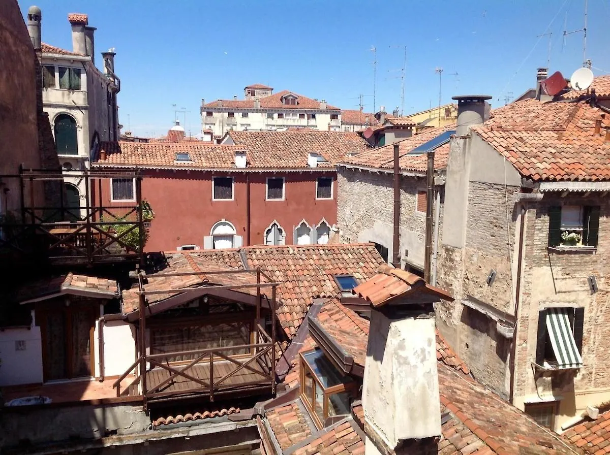 Real Venetian Apartment, 300 M From Rialto Bridge, 100 Sqm Apartment